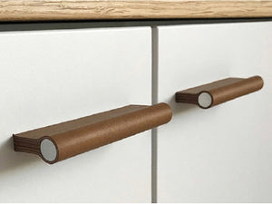 Como 128mm Pull Handle - Chocolate Brown Leather (various finishes)